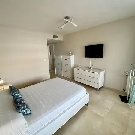 Apartment Peace Views And Terrace In Marbella